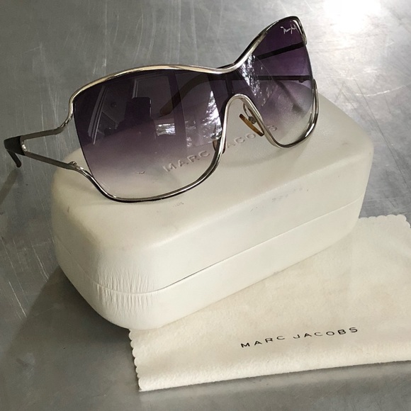 Marc Jacobs Accessories - ⭐️Marc Jacobs⭐️Silver Metal Frame Sunglasses